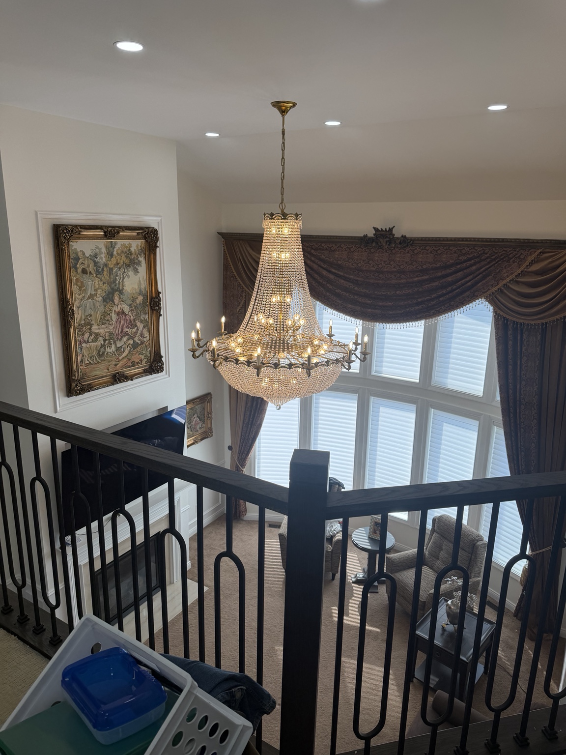 Foyer chandelier and recessed lighting